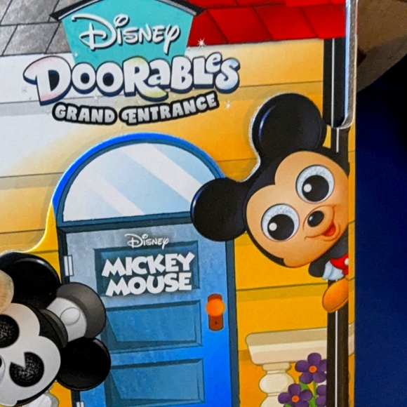 Disney Doorables Grand Entrance 3-in Mickey Mouse Steamboat Willie 2-piece Set - Picture 1 of 6